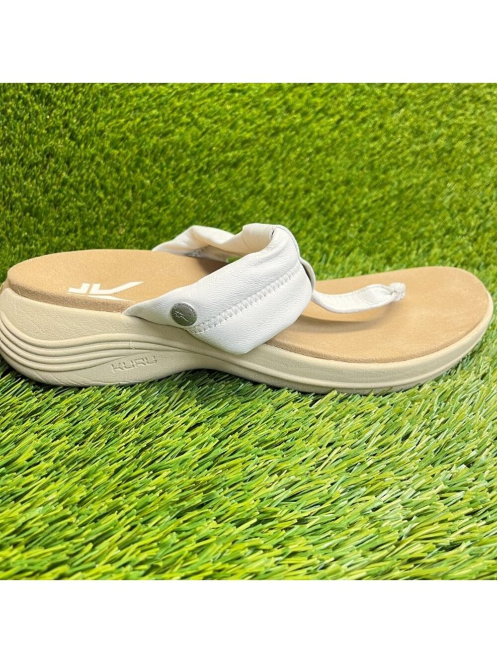 Kuru Coda Suvi Womens Size 10 White Sand Outdoor Walking Flip Flop Thong Sandals